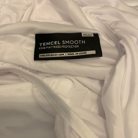 NWOT King Mattress Protector - Picture 2 of 4